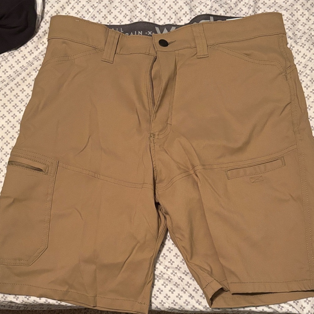 Wrangler Men's Cargo Shorts in Tan